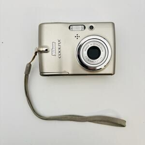 Nikon Coolpix L11 6.0MP Silver Digital Camera Silver Parts And Repair.